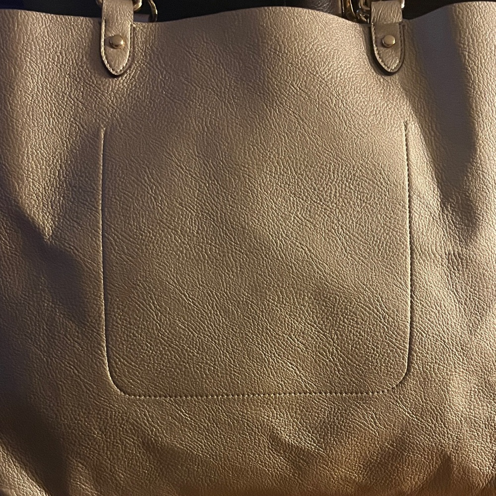 Ralph Lauren Leather Tote Bag in Metallic Gold - Elegant Everyday Carry - Picture 4 of 6